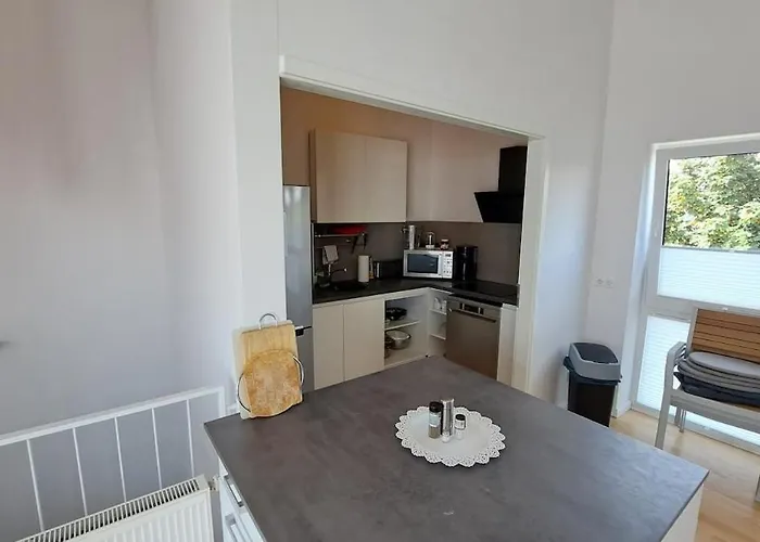 5 Bedrooms With 6 Beds - 3 Bathrooms - Roof Terrace *